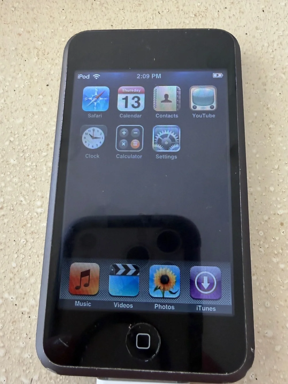 Apple IPod Touch 1st Gen 8 GB Model A1213 Vintage